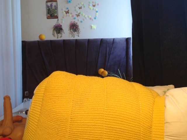 Curvyzaraa live cam on BongaCams