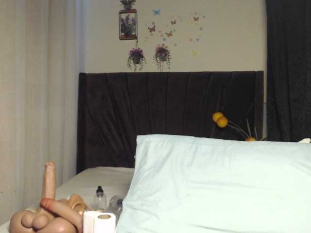 Curvyzaraa live cam on BongaCams