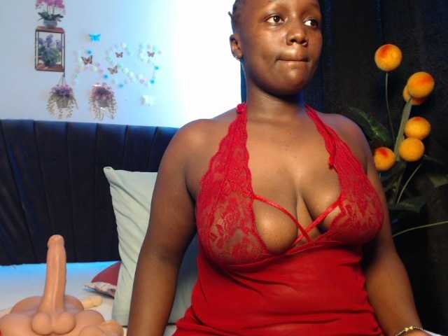 Curvyzaraa live cam on BongaCams