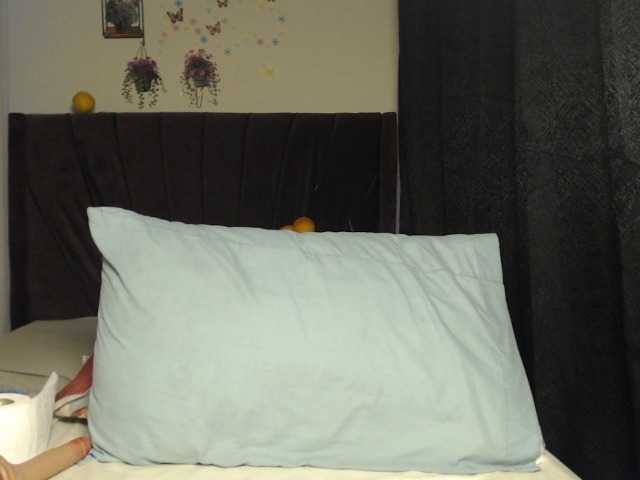 Curvyzaraa live cam on BongaCams