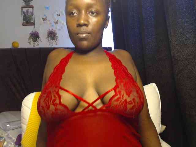 Curvyzaraa webcam