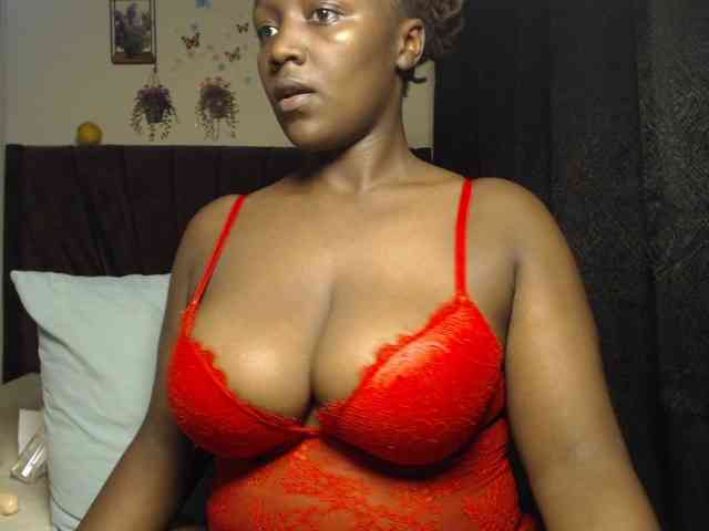 Model: Curvyzaraa