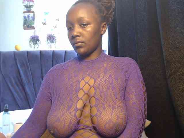 Curvyzaraa