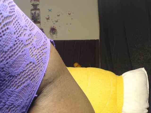 Modelo: Curvyzaraa
