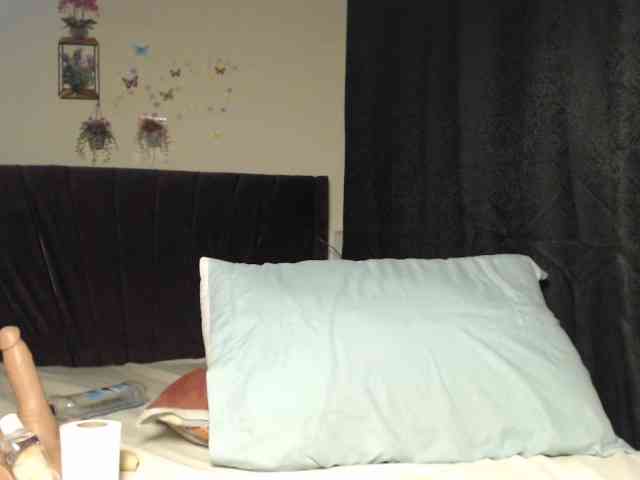 Curvyzaraa webcam