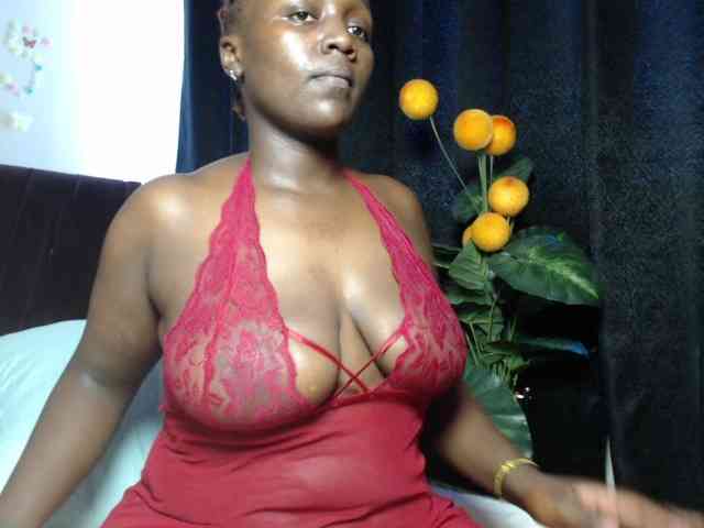 Curvyzaraa webcam