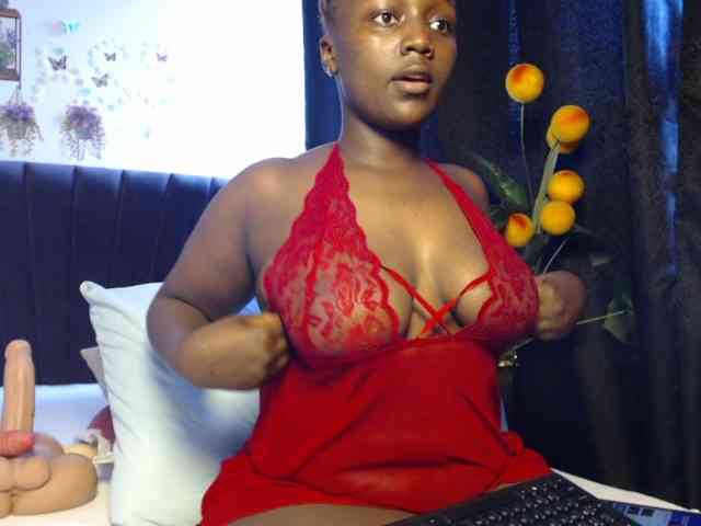 Curvyzaraa webcam