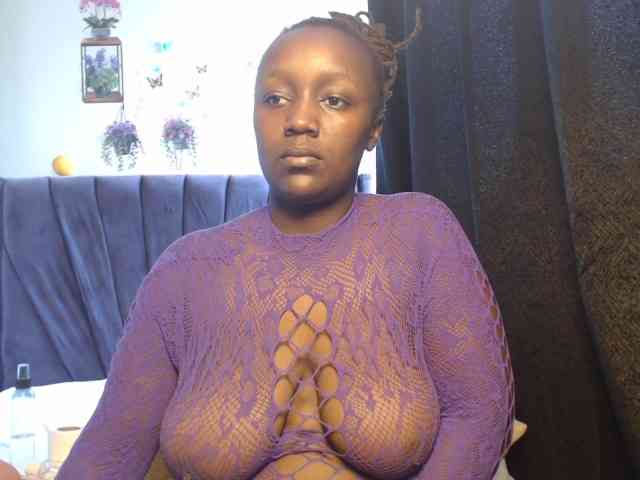 Curvyzaraa