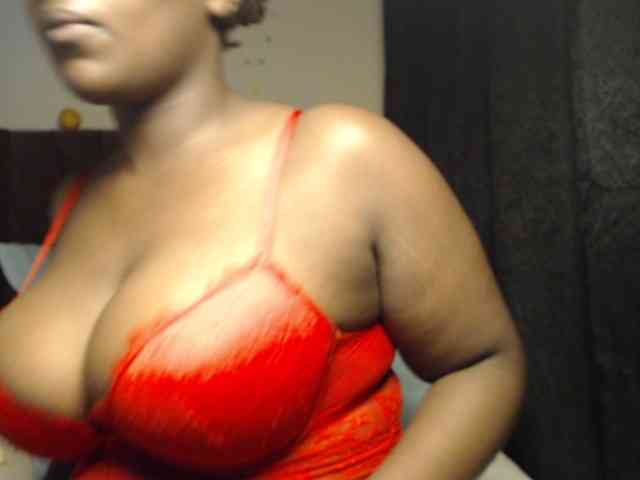 Curvyzaraa webcam
