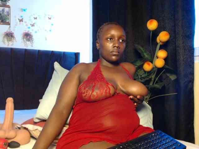Curvyzaraa webcam