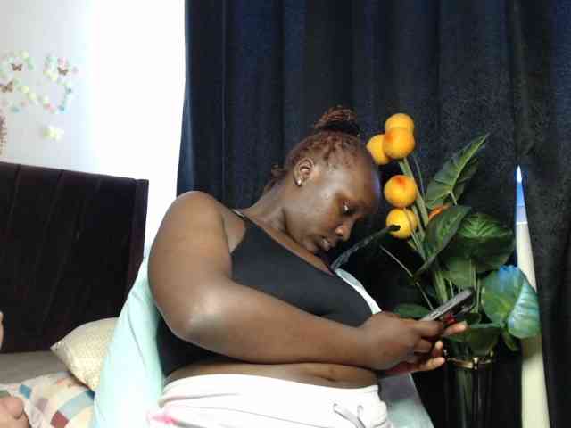 Curvyzaraa