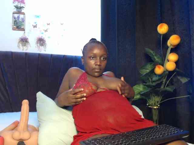 Curvyzaraa webcam