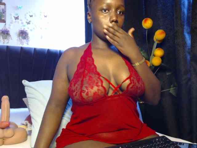 Curvyzaraa webcam