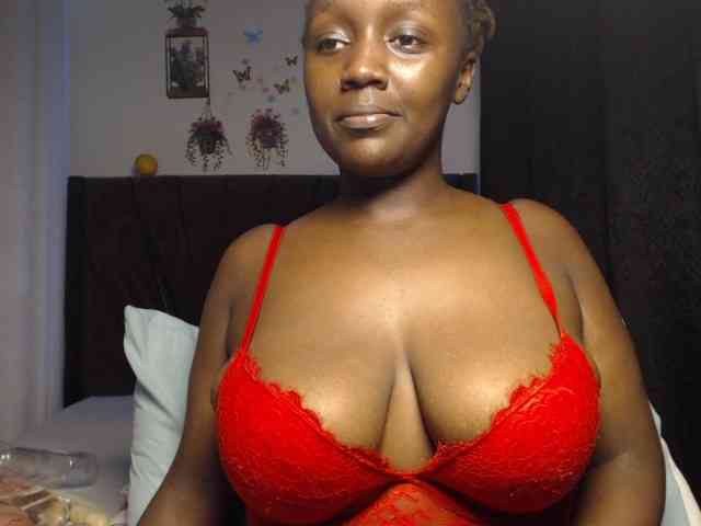Curvyzaraa webcam