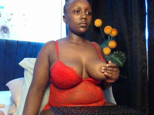 Curvyzaraa webcam