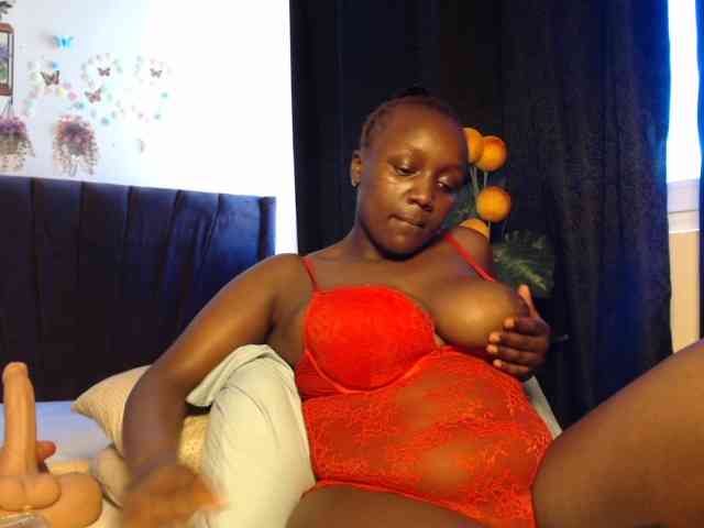 Curvyzaraa webcam