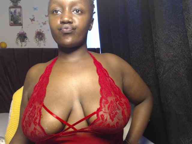 Curvyzaraa webcam