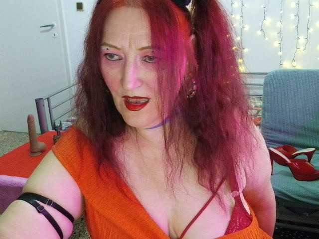 SabrinaXlovess live cam on BongaCams