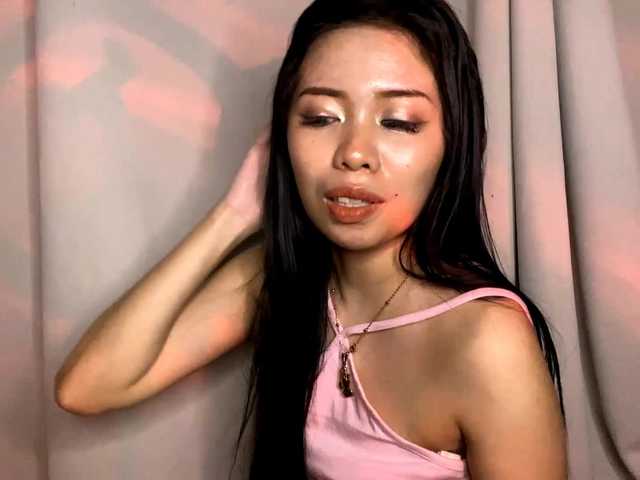 EvelynHoll live cam on BongaCams