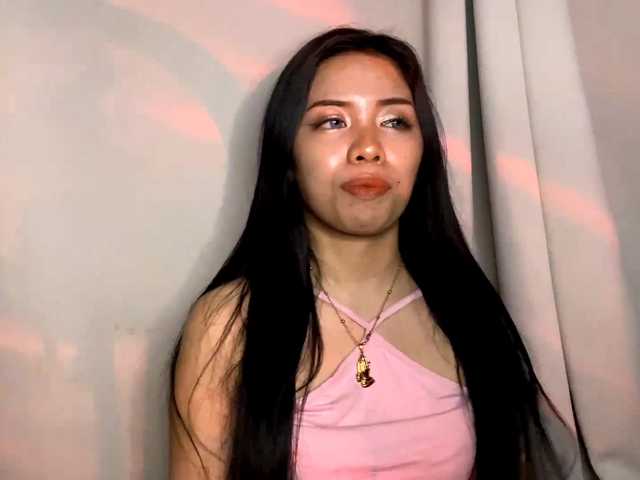 EvelynHoll live cam on BongaCams