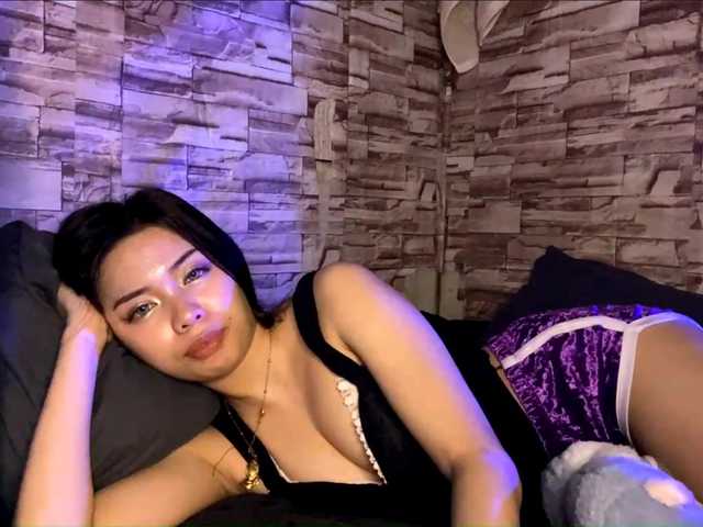 EvelynHoll live cam preview