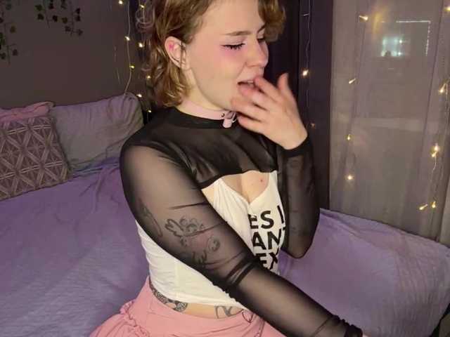 AuroraHoll live cam on BongaCams