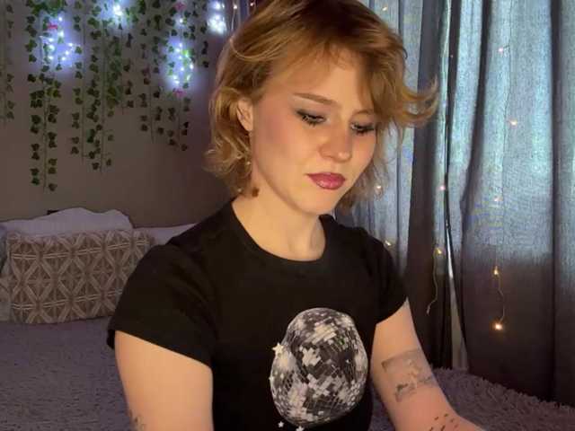 AuroraHoll live cam on BongaCams