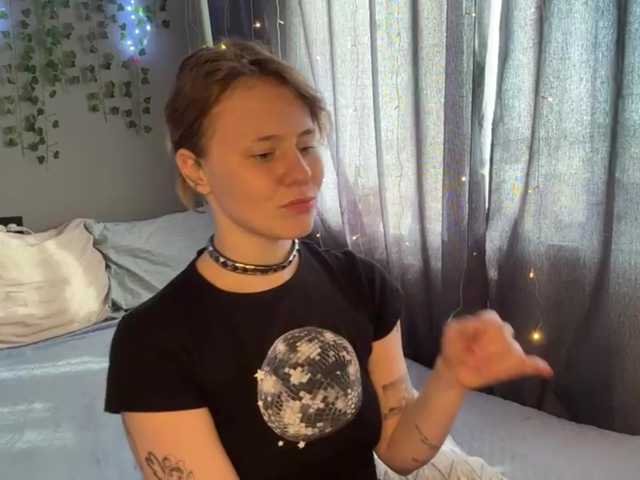 AuroraHoll live cam on BongaCams