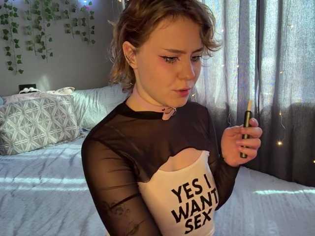 AuroraHoll live cam on BongaCams