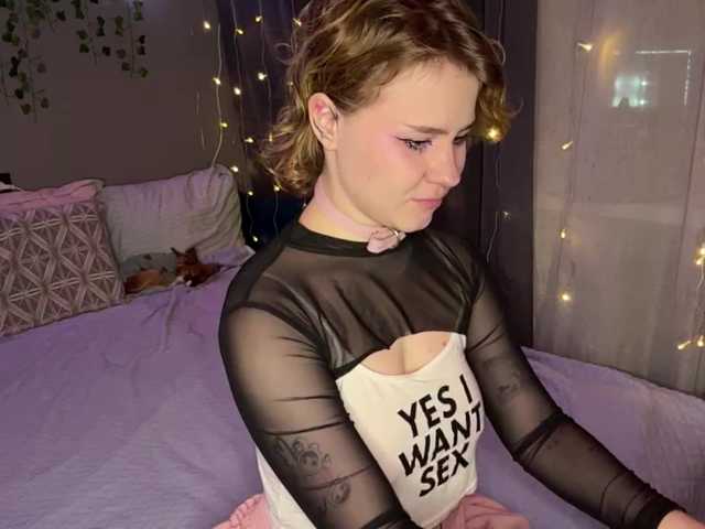 AuroraHoll live cam on BongaCams