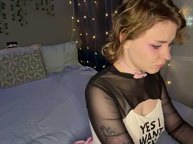 AuroraHoll live cam on BongaCams