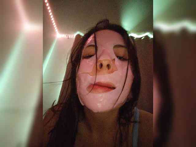 Kotenok-10is10 Live Webcam on BongaCams