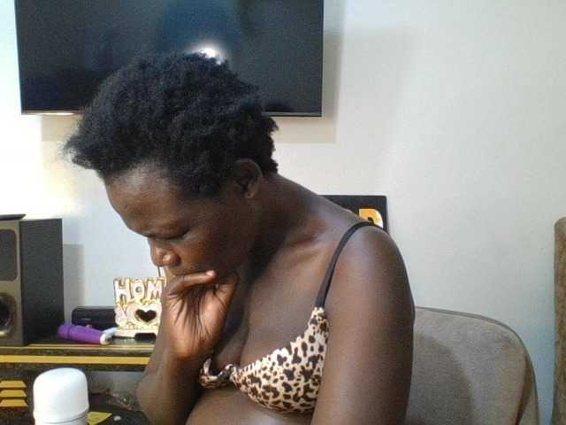 blaqqueen1, en directo ahora en BongaCams