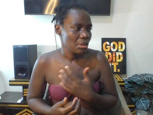 blaqqueen1 live cam on BongaCams