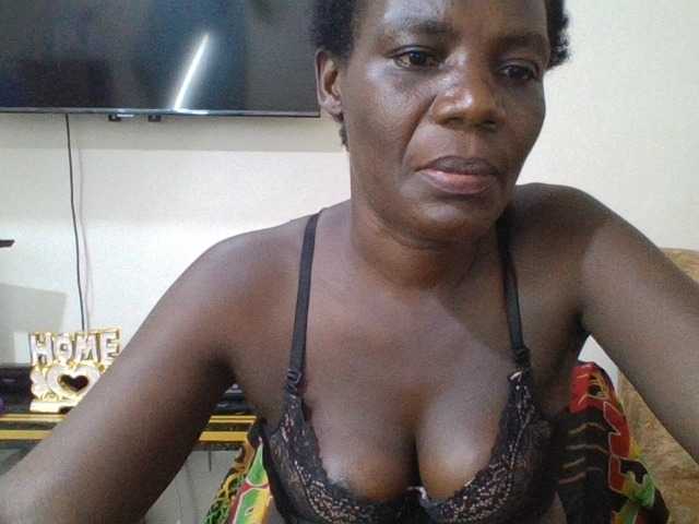 blaqqueen1 live cam on BongaCams