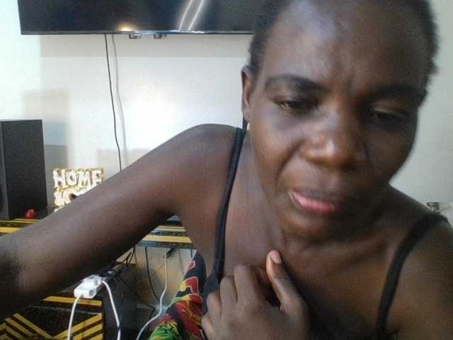 blaqqueen1 live cam preview
