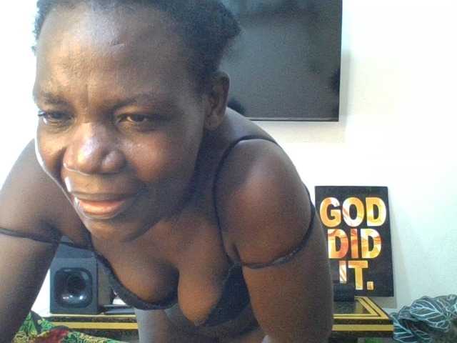 blaqqueen1 live cam on BongaCams