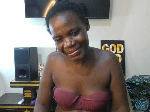 blaqqueen1 live cam on BongaCams