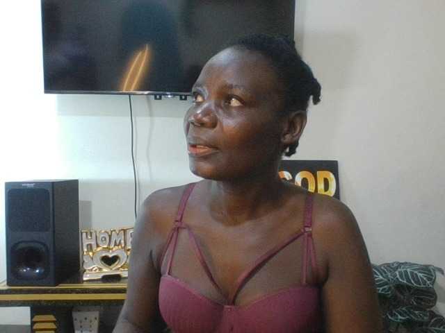 blaqqueen1 live cam on BongaCams