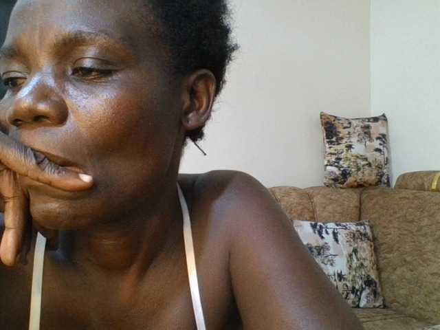 blaqqueen1 live cam preview