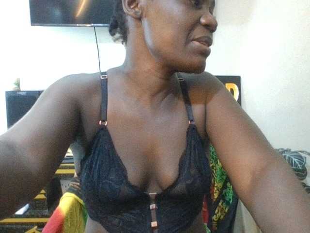 blaqqueen1 live cam on BongaCams