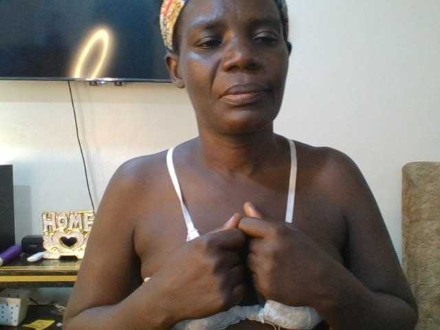 blaqqueen1 live cam on BongaCams