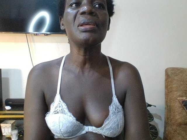 blaqqueen1 live cam on BongaCams