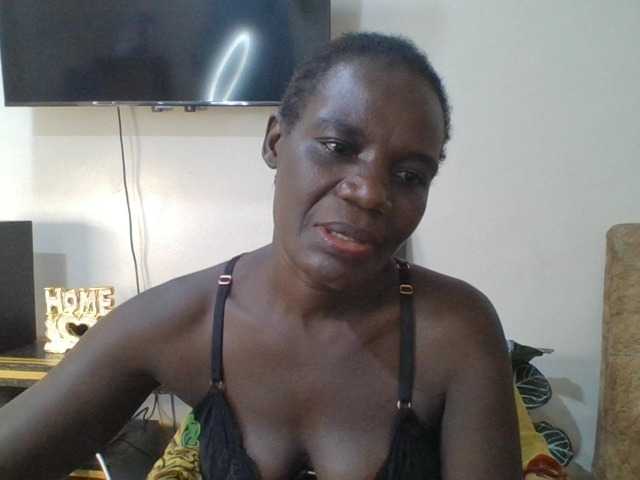 blaqqueen1 live cam on BongaCams