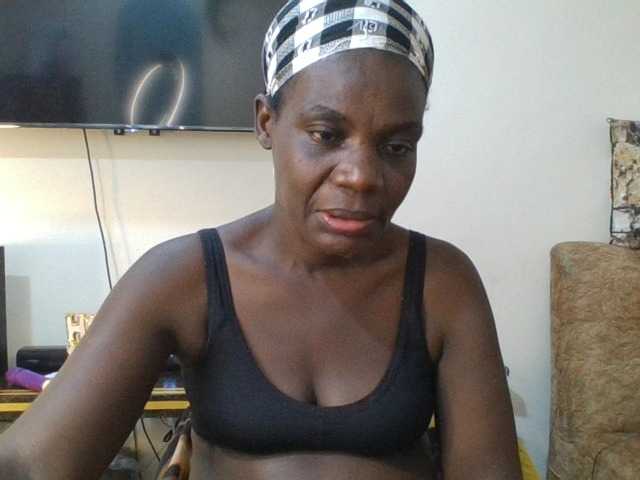 blaqqueen1, en directo ahora en BongaCams