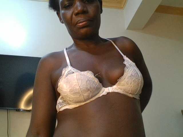 blaqqueen1 live cam preview