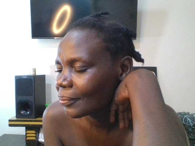 blaqqueen1 live cam on BongaCams