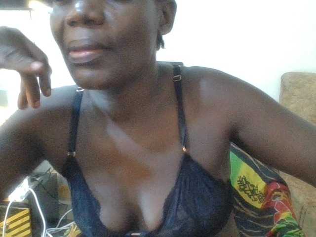 blaqqueen1 live cam on BongaCams