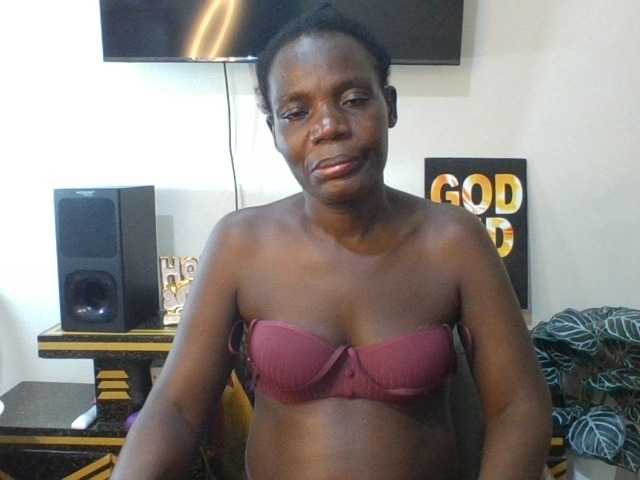 blaqqueen1 live cam on BongaCams