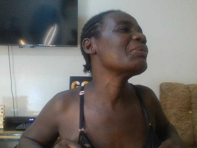 le modèle blaqqueen1 est en webcam porno dans un show sur le site bongacams, il possède les tags suivants: Ebony,Blonde,Hairy
